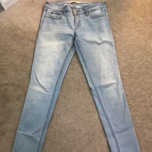 NEW! LIGHT WASH HOLLISTER JEANS!!